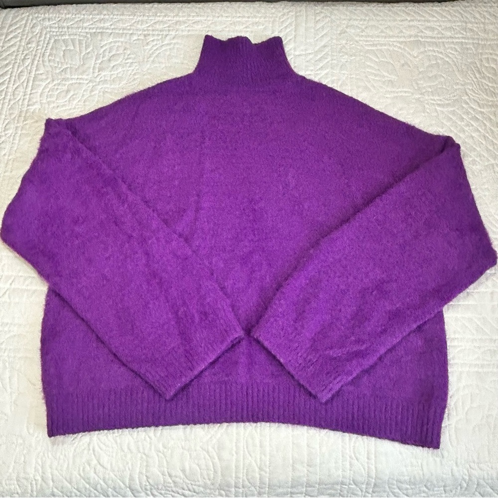 ZARA Soft Fuzzy Mock Neck Long Sleeve Pullover Purple Sweater Size Medium